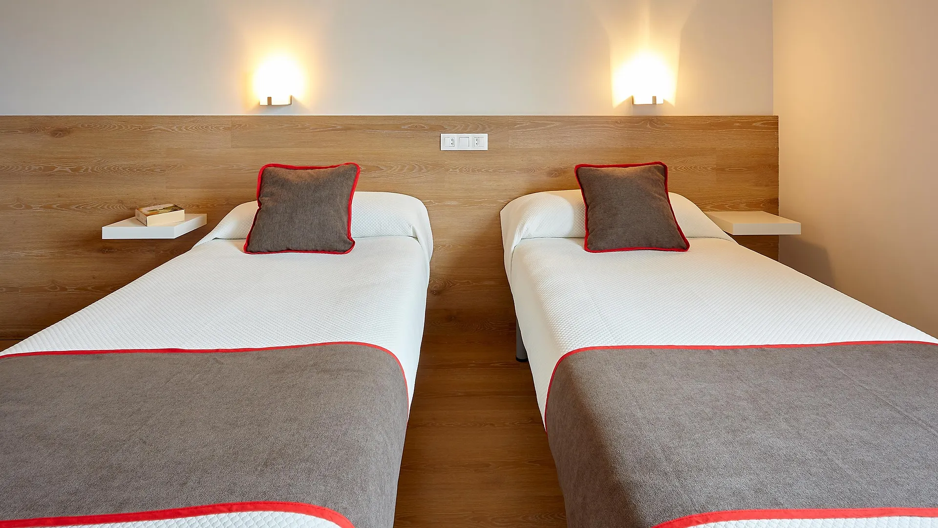 Inn Hostal Nobadis By Vivere Stays Cervera