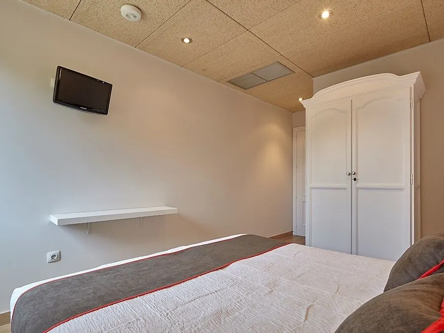 Inn Hostal Nobadis By Vivere Stays Cervera