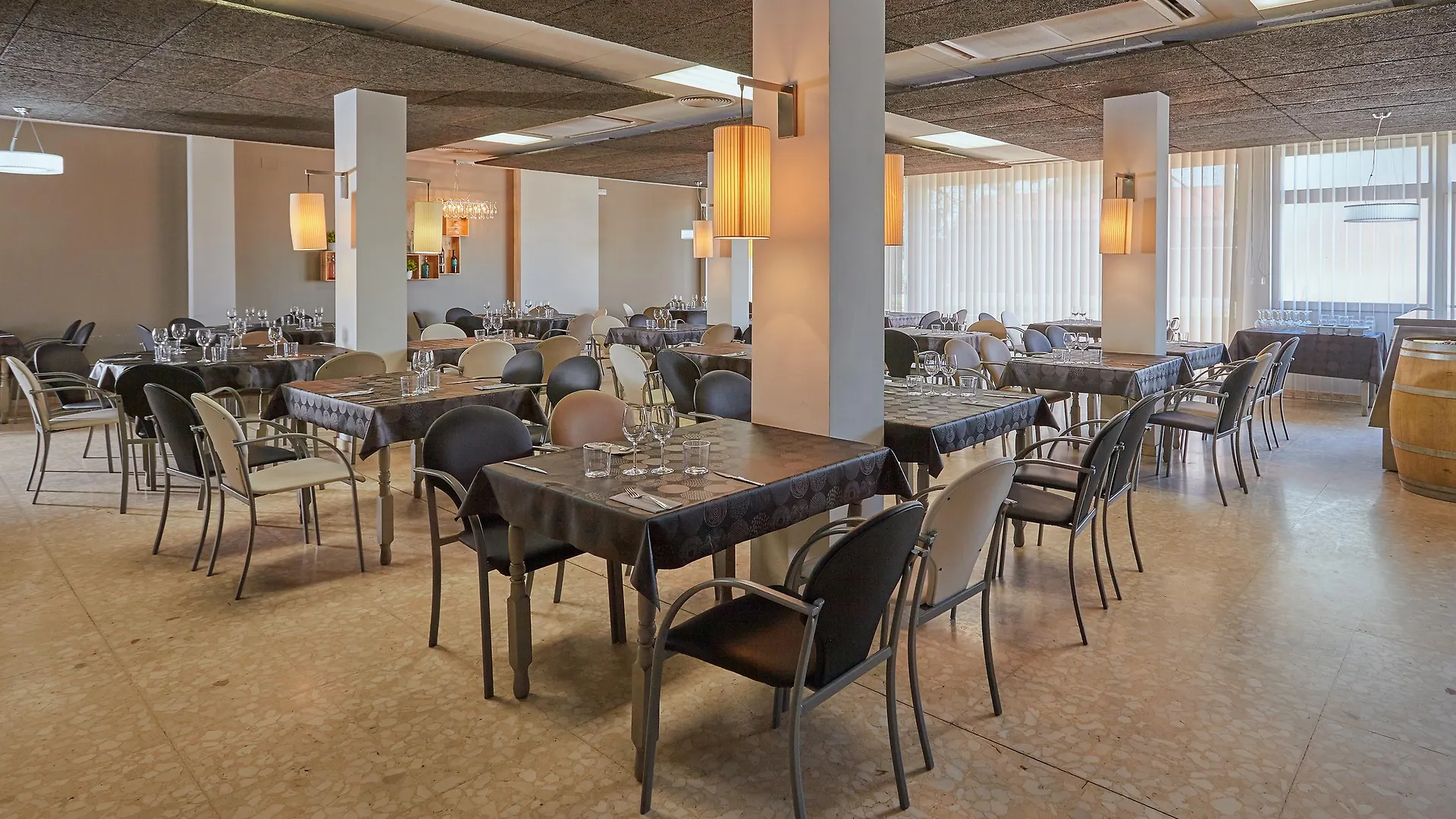 Inn Hostal Nobadis By Vivere Stays Cervera