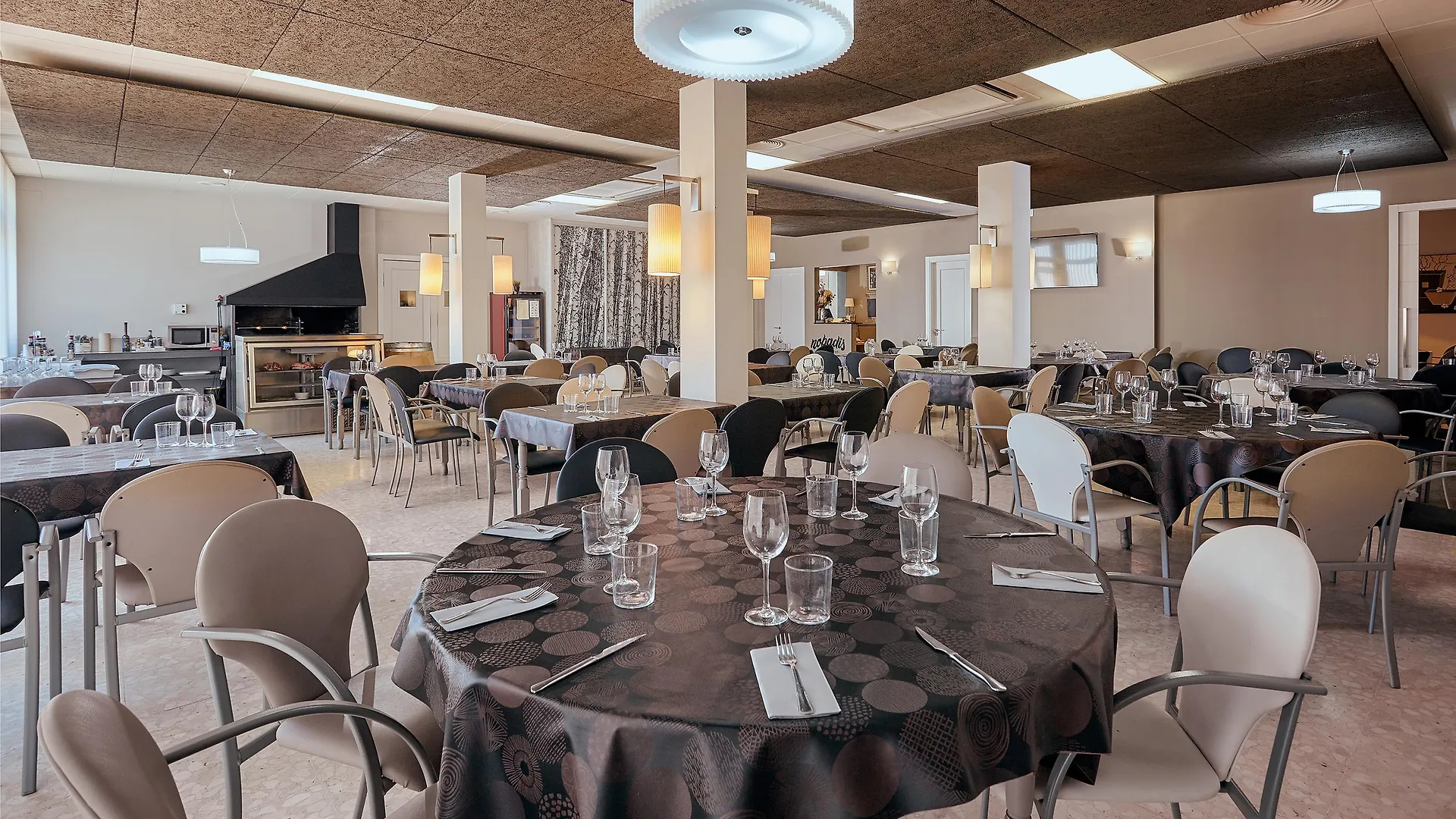 Hostal Nobadis By Vivere Stays Cervera  Inn