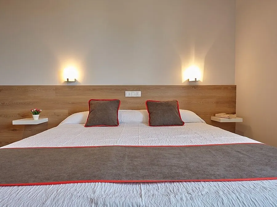 Inn Hostal Nobadis By Vivere Stays Cervera